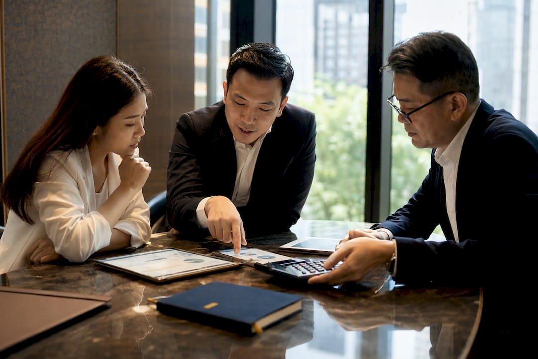 Crossover at $12.5M: Valuation Cap vs Discount for Singapore Founders
